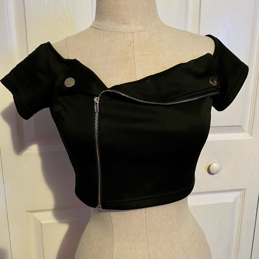 Cropped black zip up shirt